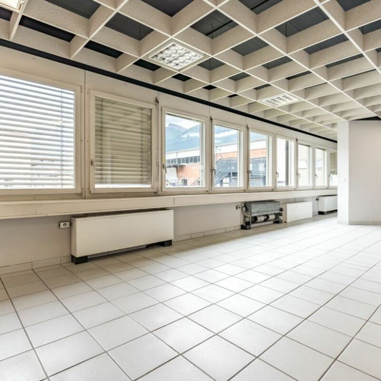 To rent: modern and bright administrative space – 1,200 m² in Aigle