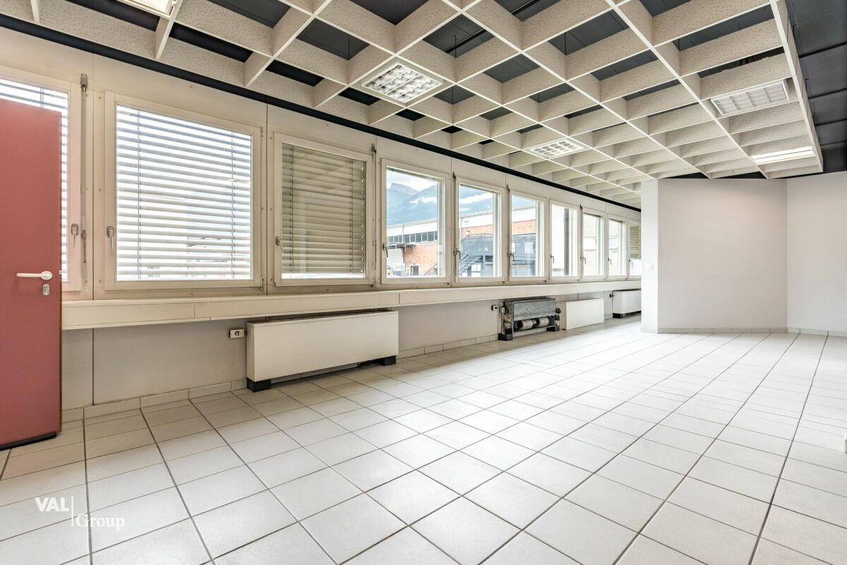 To rent: modern and bright administrative space – 1,200 m² in Aigle