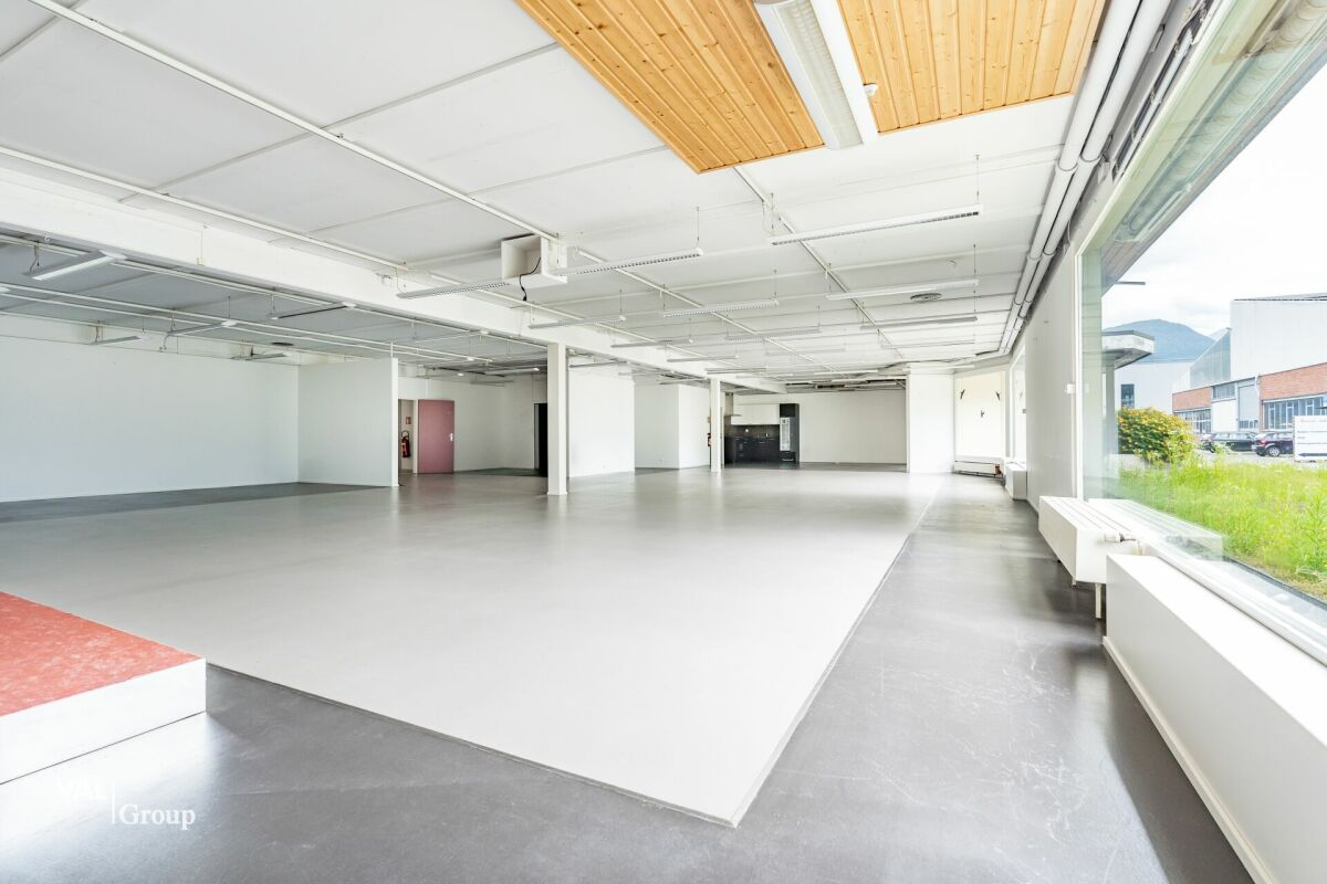 To rent: modern and bright administrative space – 1,200 m² in Aigle