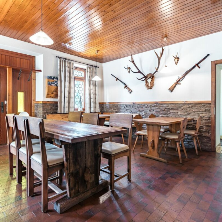 L'hôtel-restaurant Jägerheim, idéalement situé et offrant de multiples possibilités d'utilisation