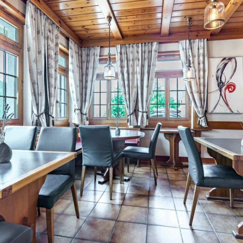 L'hôtel-restaurant Jägerheim, idéalement situé et offrant de multiples possibilités d'utilisation