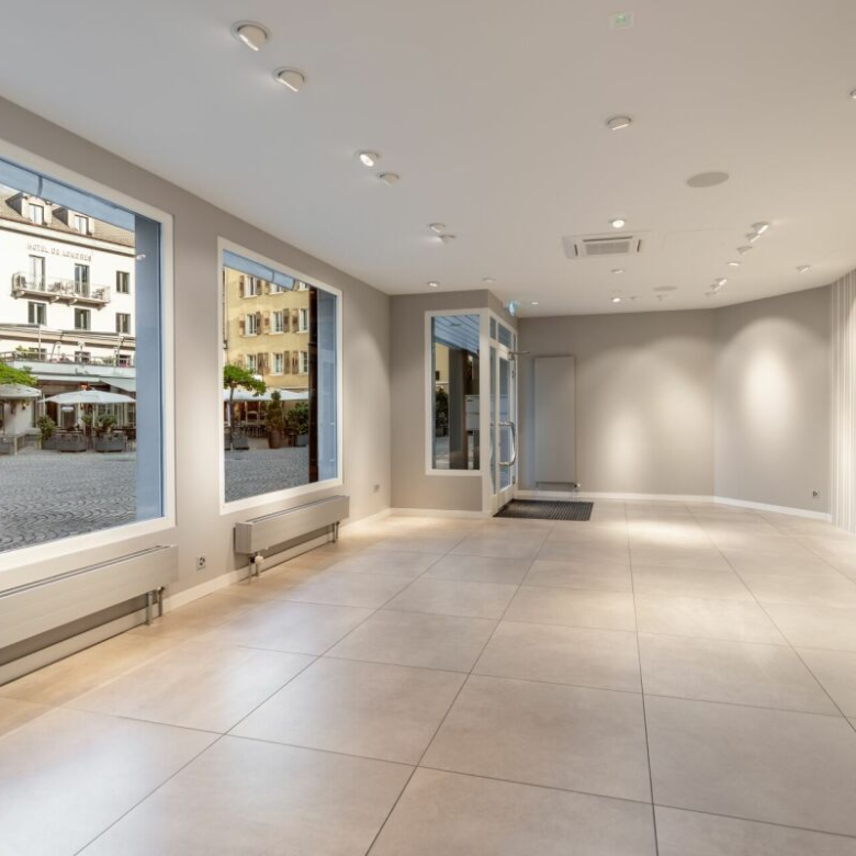 Commercial and office space on Brig’s central square – 2 floors, storefront, air-conditioned