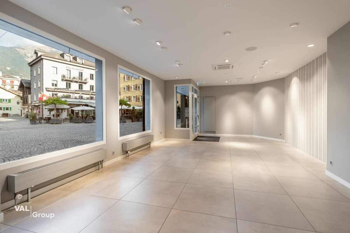 Commercial and office space on Brig’s central square – 2 floors, storefront, air-conditioned