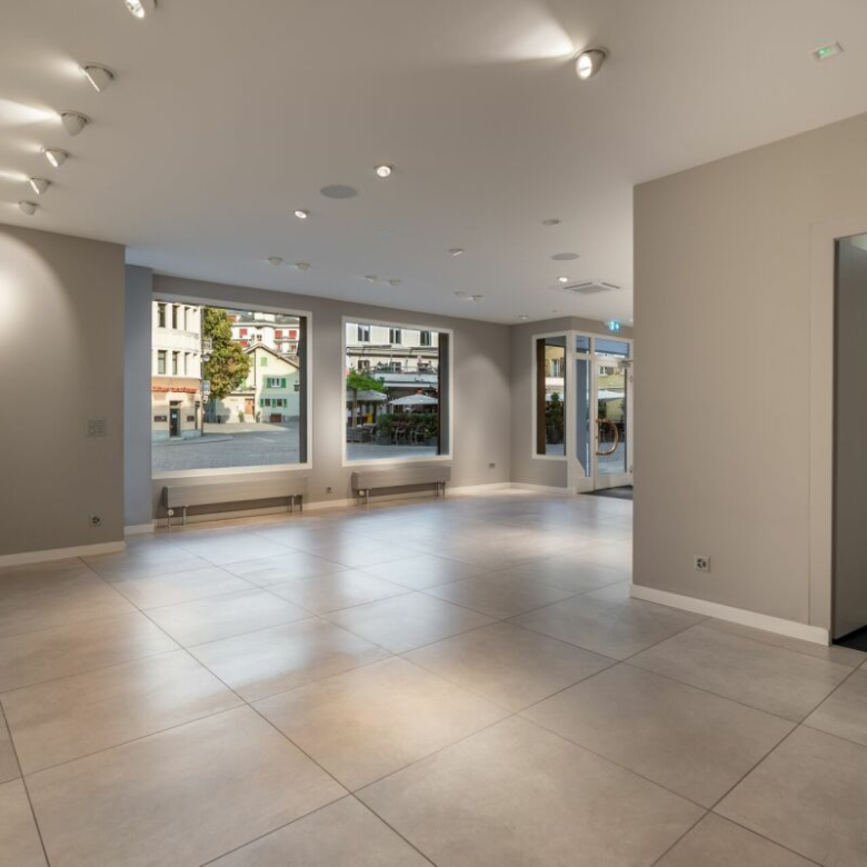 Commercial and office space on Brig’s central square – 2 floors, storefront, air-conditioned