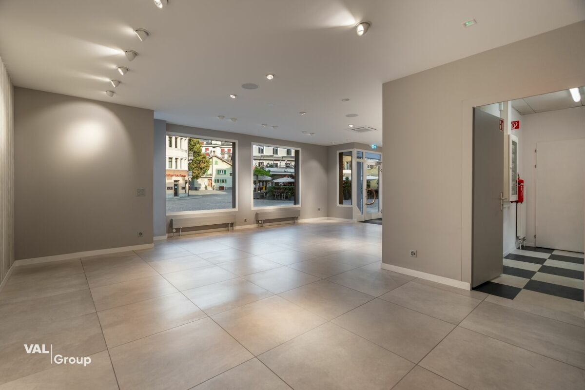 Commercial and office space on Brig’s central square – 2 floors, storefront, air-conditioned