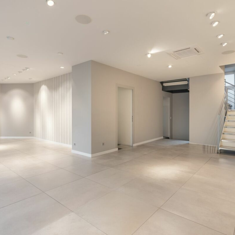 Commercial and office space on Brig’s central square – 2 floors, storefront, air-conditioned