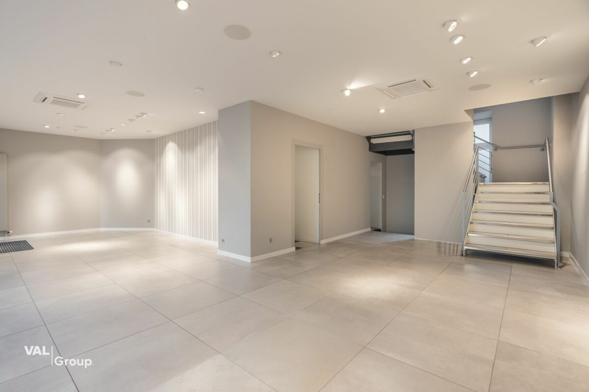 Commercial and office space on Brig’s central square – 2 floors, storefront, air-conditioned