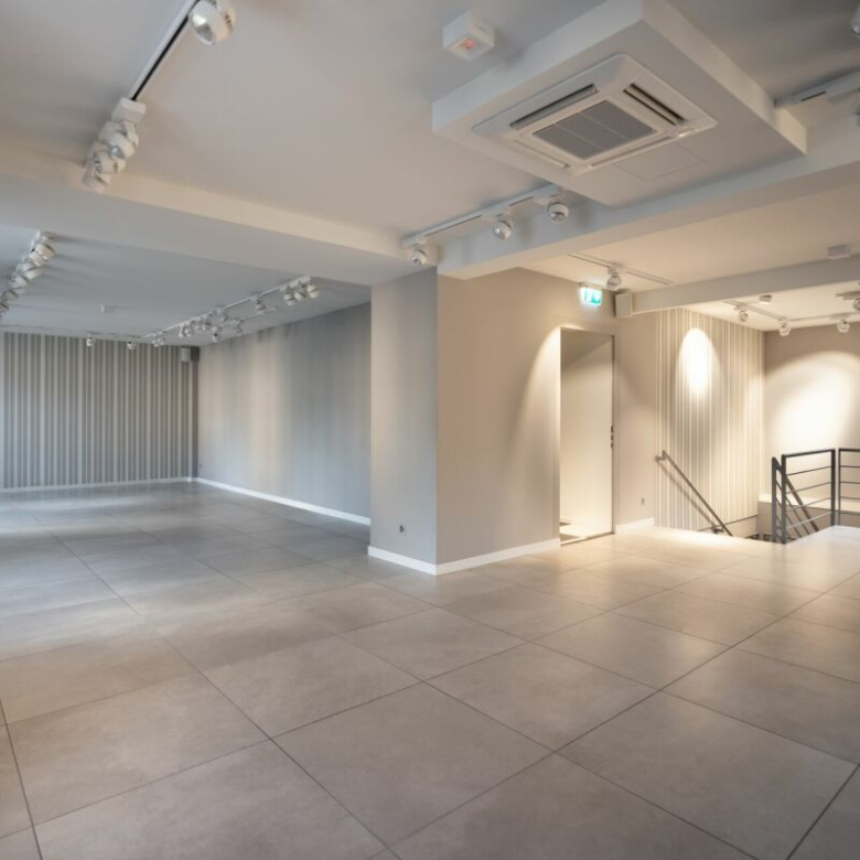 Commercial and office space on Brig’s central square – 2 floors, storefront, air-conditioned
