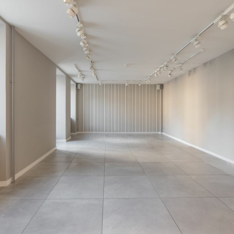Commercial and office space on Brig’s central square – 2 floors, storefront, air-conditioned