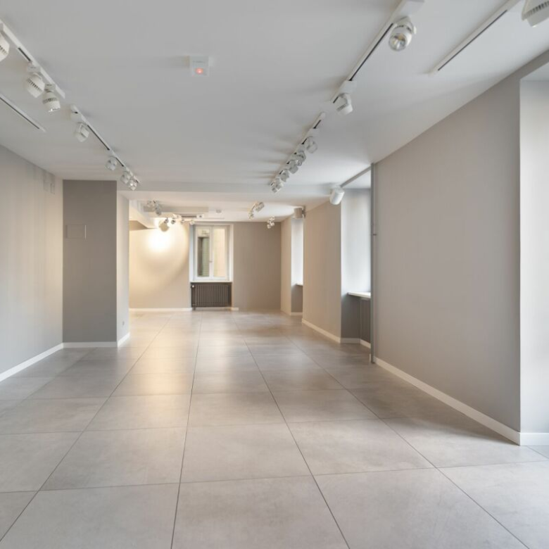 Commercial and office space on Brig’s central square – 2 floors, storefront, air-conditioned