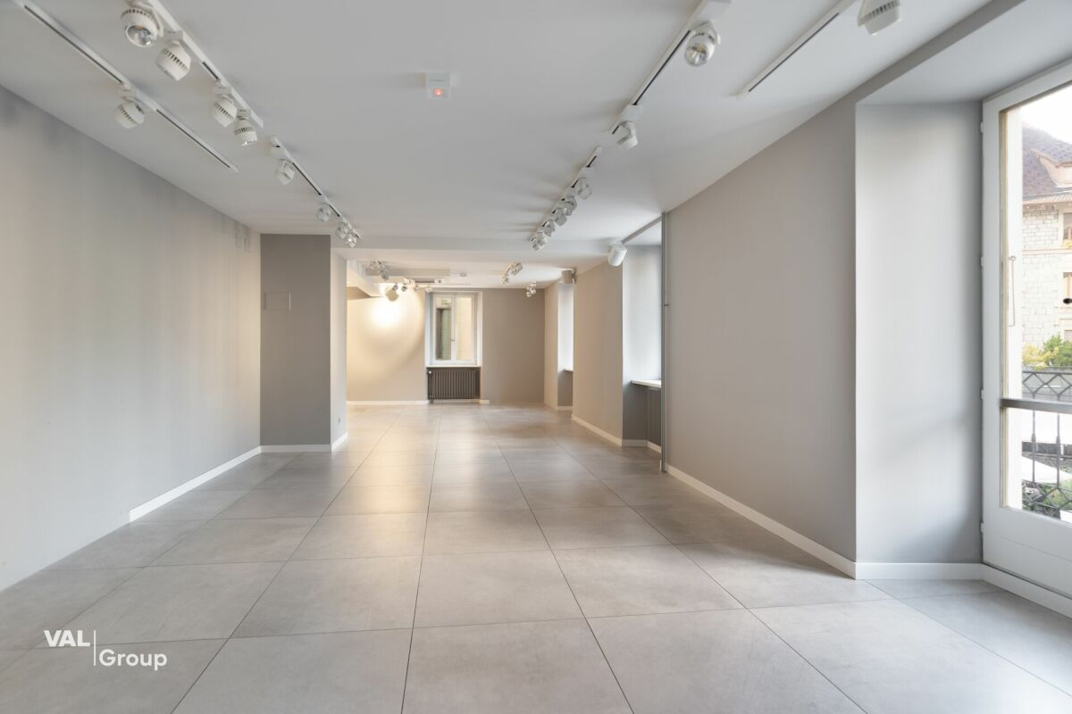 Commercial and office space on Brig’s central square – 2 floors, storefront, air-conditioned