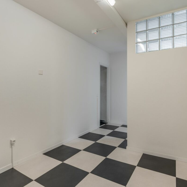 Commercial and office space on Brig’s central square – 2 floors, storefront, air-conditioned