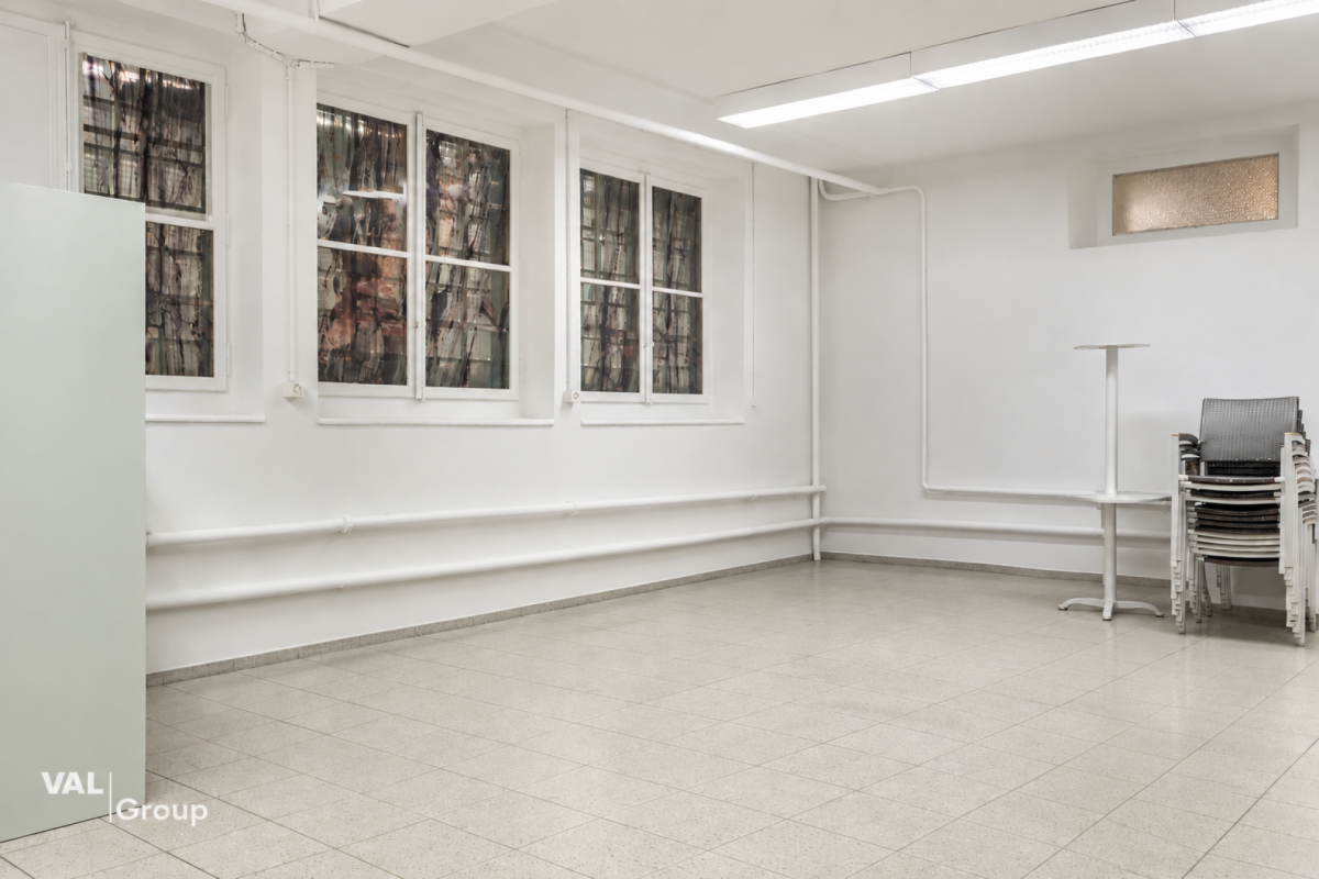Multipurpose premises located in the heart of Brig