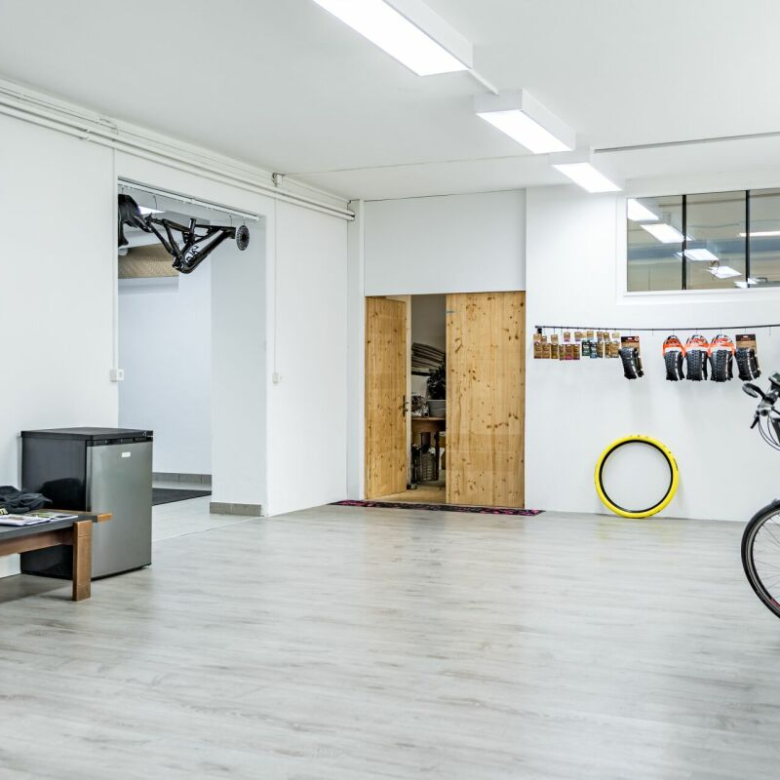 Multipurpose premises located in the heart of Brig