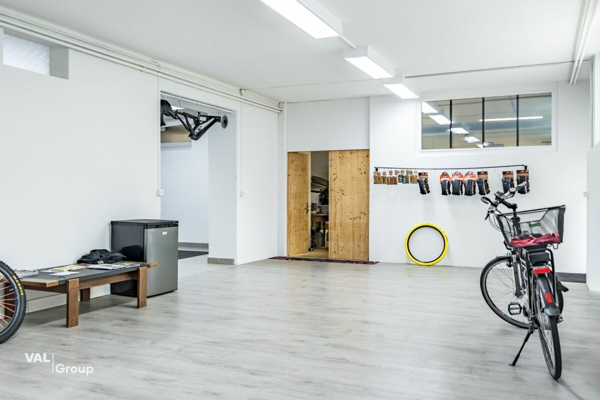Multipurpose premises located in the heart of Brig
