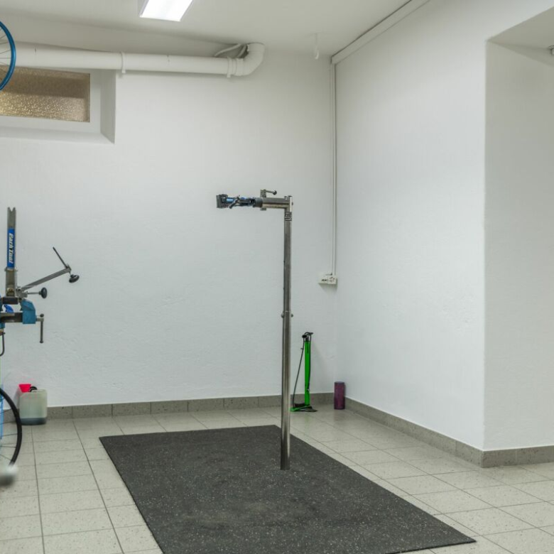 Multipurpose premises located in the heart of Brig