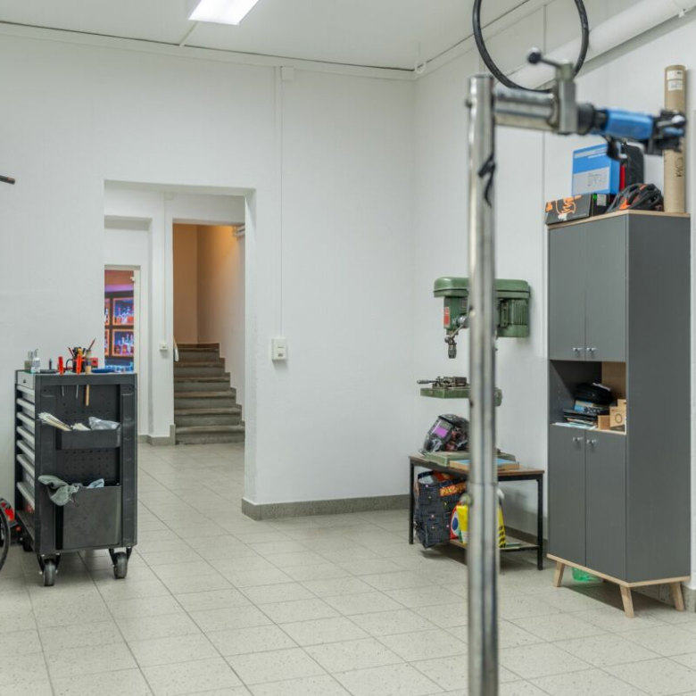 Multipurpose premises located in the heart of Brig