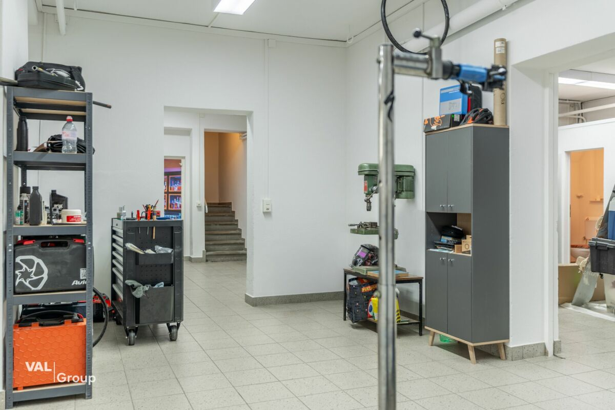 Multipurpose premises located in the heart of Brig