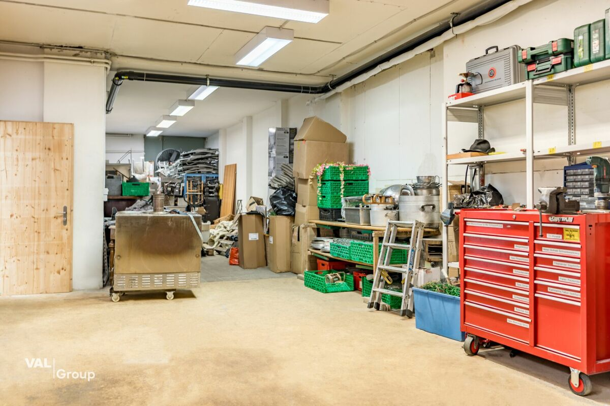 Multipurpose premises located in the heart of Brig