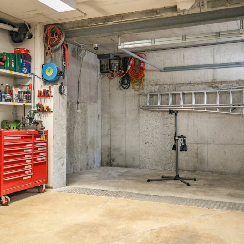 Multipurpose premises located in the heart of Brig