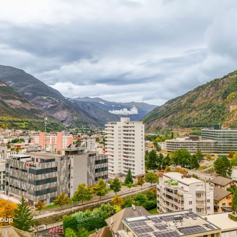 Multipurpose premises located in the heart of Brig