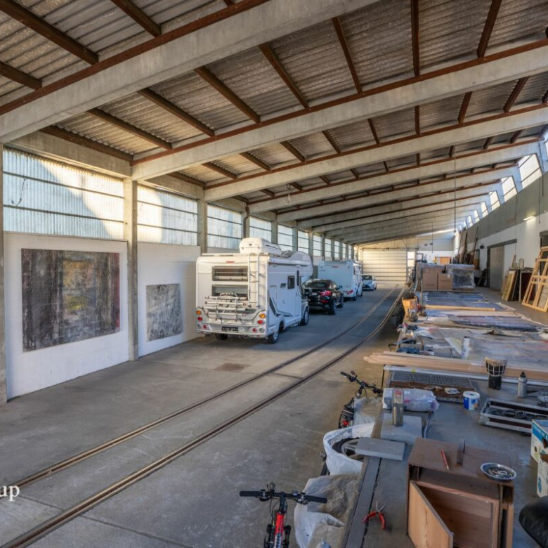 Warehouses located in a central location