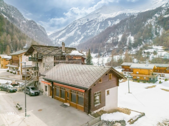 Local commercial à rénover avec possibilité de transformation en logements