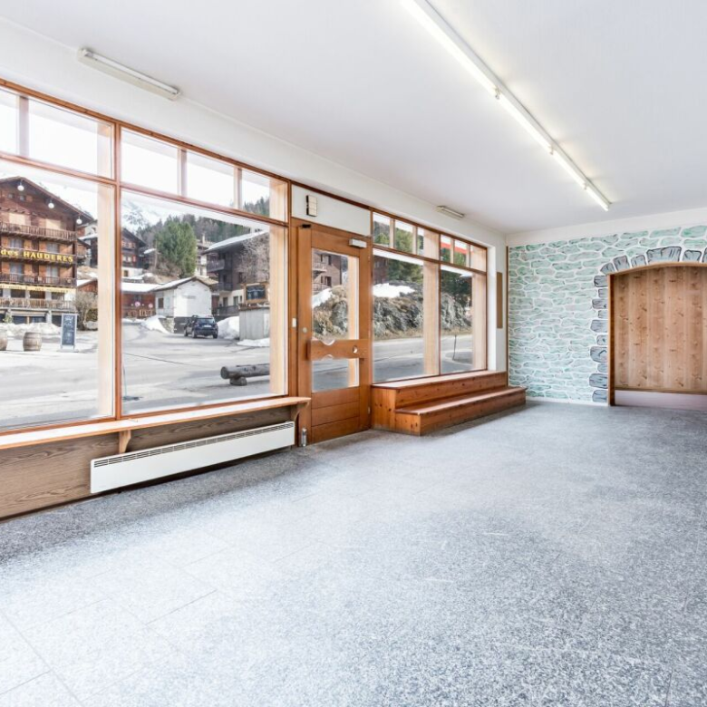 Local commercial à rénover avec possibilité de transformation en logements