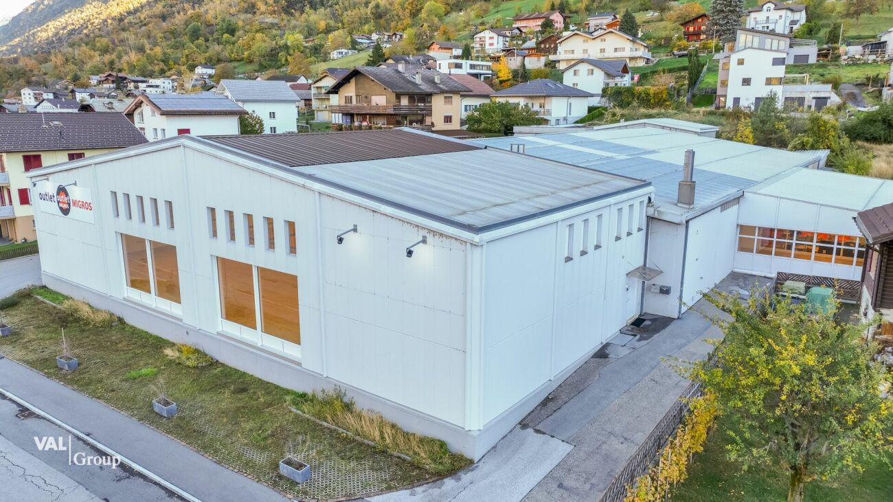 Grand entrepôt à Eyholz - polyvalent et parfaitement desservi