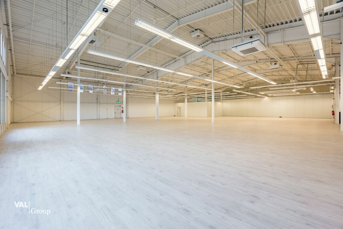 Grand entrepôt à Eyholz - polyvalent et parfaitement desservi