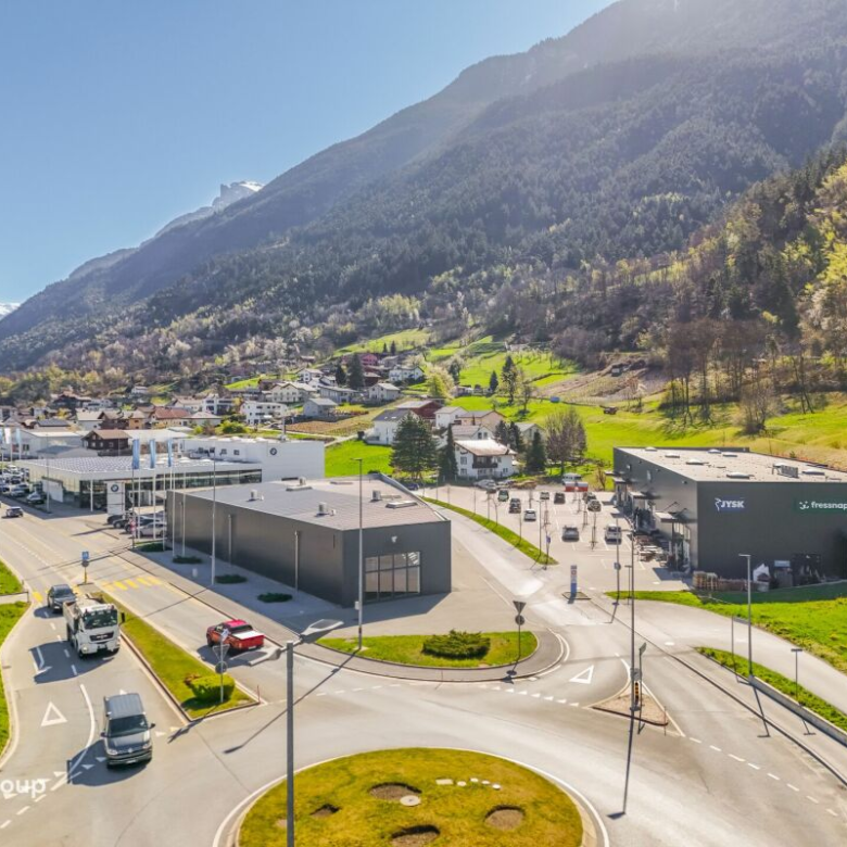 Entrepôt moderne dans le centre commercial «Dreispitz»