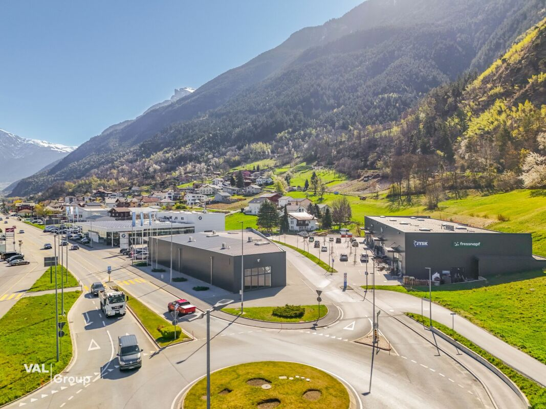 Entrepôt moderne dans le centre commercial «Dreispitz»