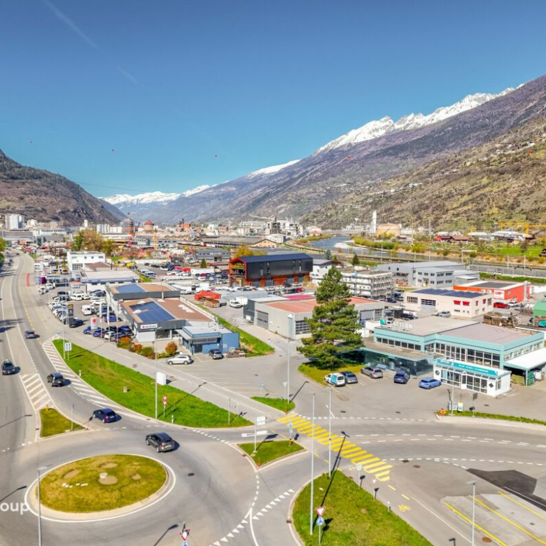 Entrepôt moderne dans le centre commercial «Dreispitz»