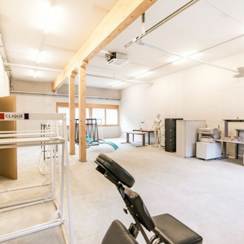 Commercial space in Gamsen – Versatile, with direct access