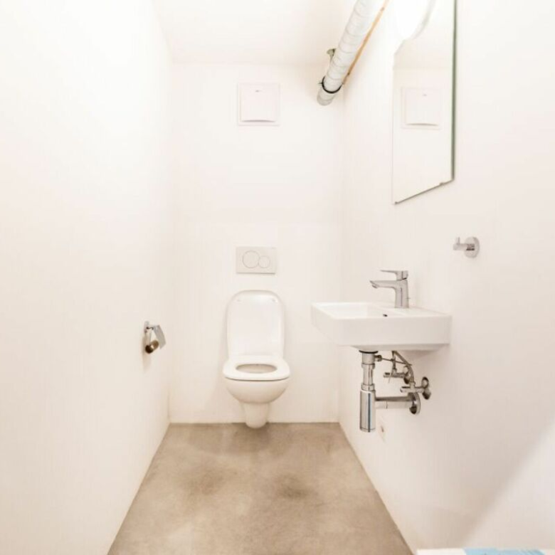 Commercial space in Gamsen – Versatile, with direct access