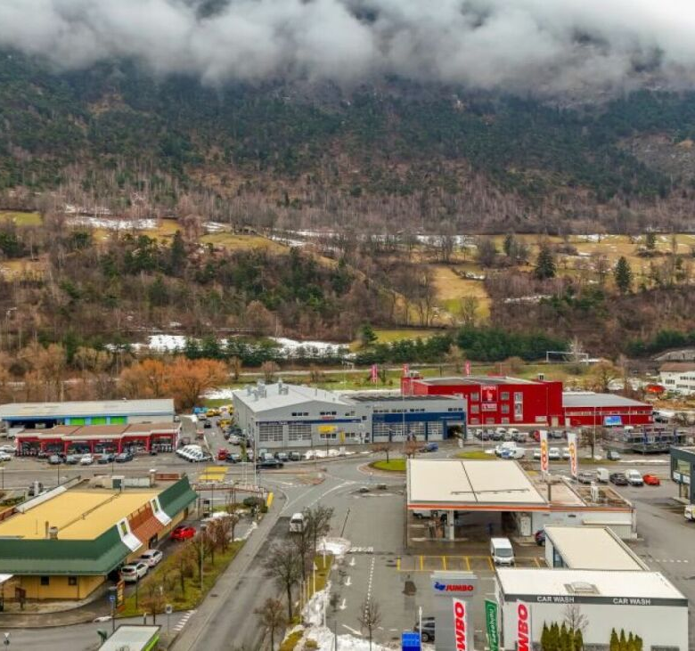 Commercial space in Gamsen – Versatile, with direct access
