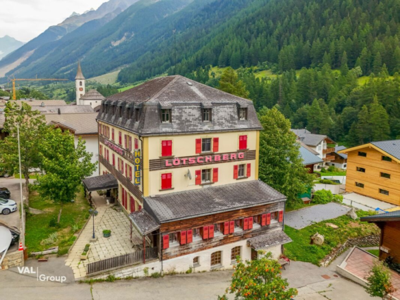 Ehemaliges Hotel mit aussergewöhnlichem Potenzial, das von einer traumhaften Panoramalage im Lötschental profitiert