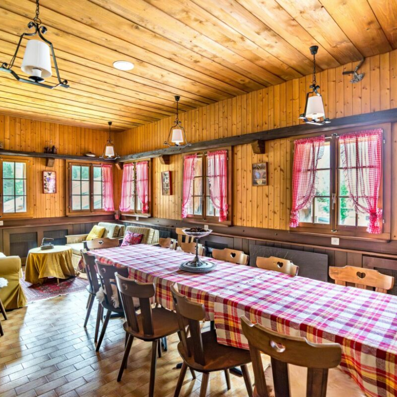 Former hotel with exceptional potential, enjoying a dreamlike panoramic location in Lötschental
