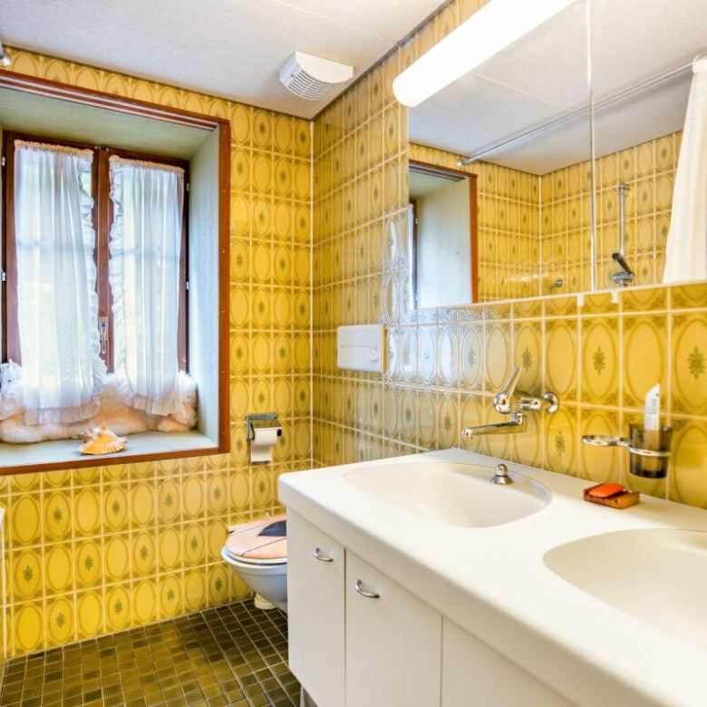 Former hotel with exceptional potential, enjoying a dreamlike panoramic location in Lötschental
