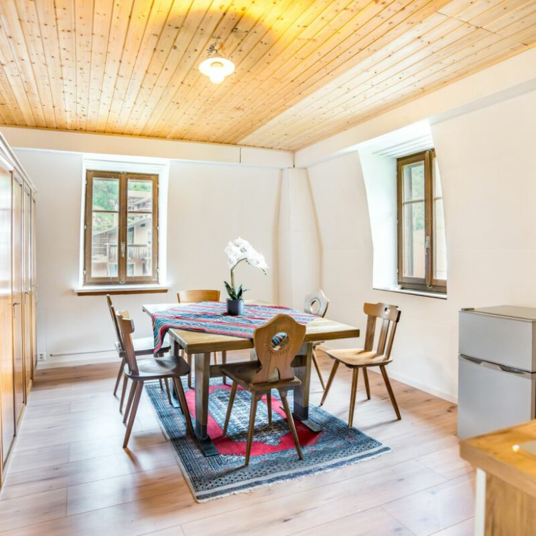 Former hotel with exceptional potential, enjoying a dreamlike panoramic location in Lötschental