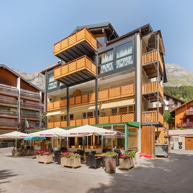 TRAMA - Dachwohnung mit 4,5 Zimmern im zeitgenössischen Stil, hochwertige Ausstattung und mit Aussicht