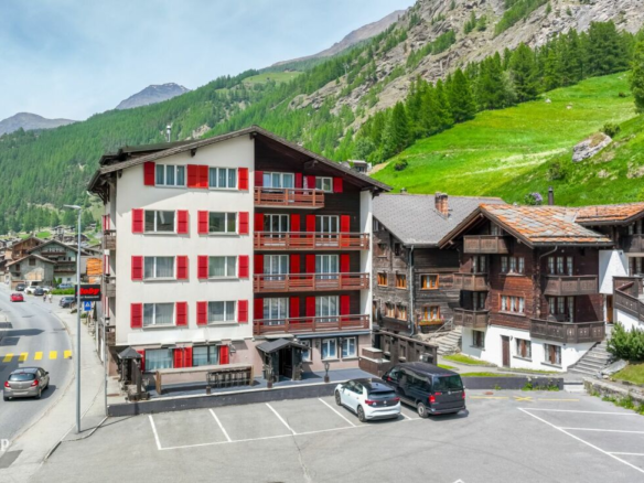 Investitionschance im Herzen des Saastals – Hotel oder genehmigte Nebenwohnungen in Saas-Grund