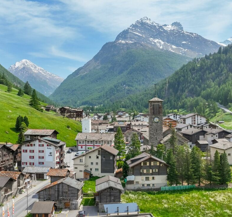 Investment Opportunity in the Heart of the Saas Valley – Hotel or Secondary Residences Authorized in Saas-Grund