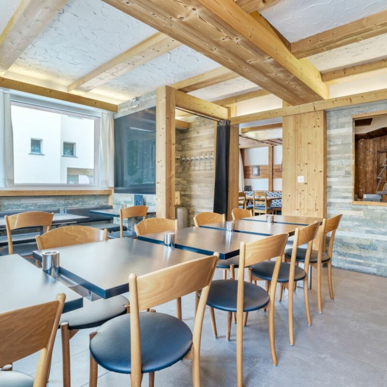 Investment Opportunity in the Heart of the Saas Valley – Hotel or Secondary Residences Authorized in Saas-Grund