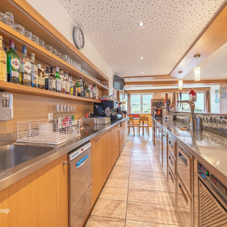 Un café-bar-restaurant charmant et chaleureux à Borzuat