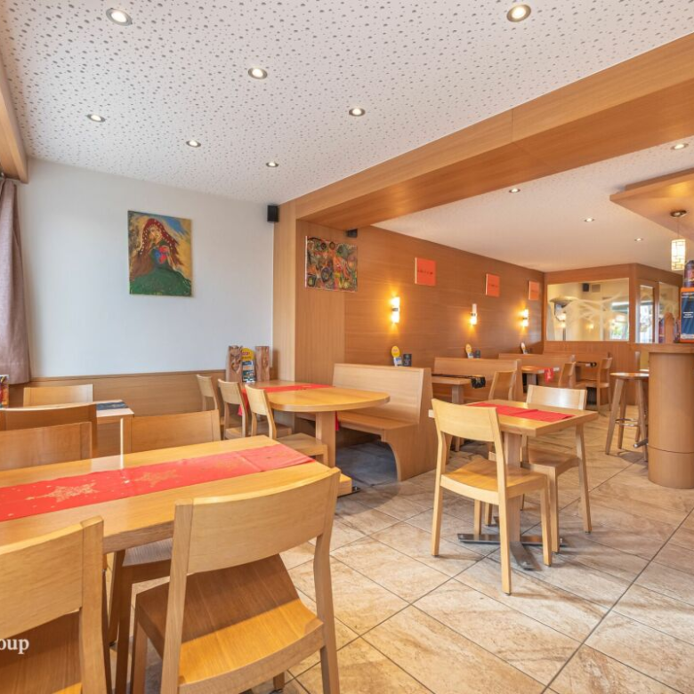 Un café-bar-restaurant charmant et chaleureux à Borzuat