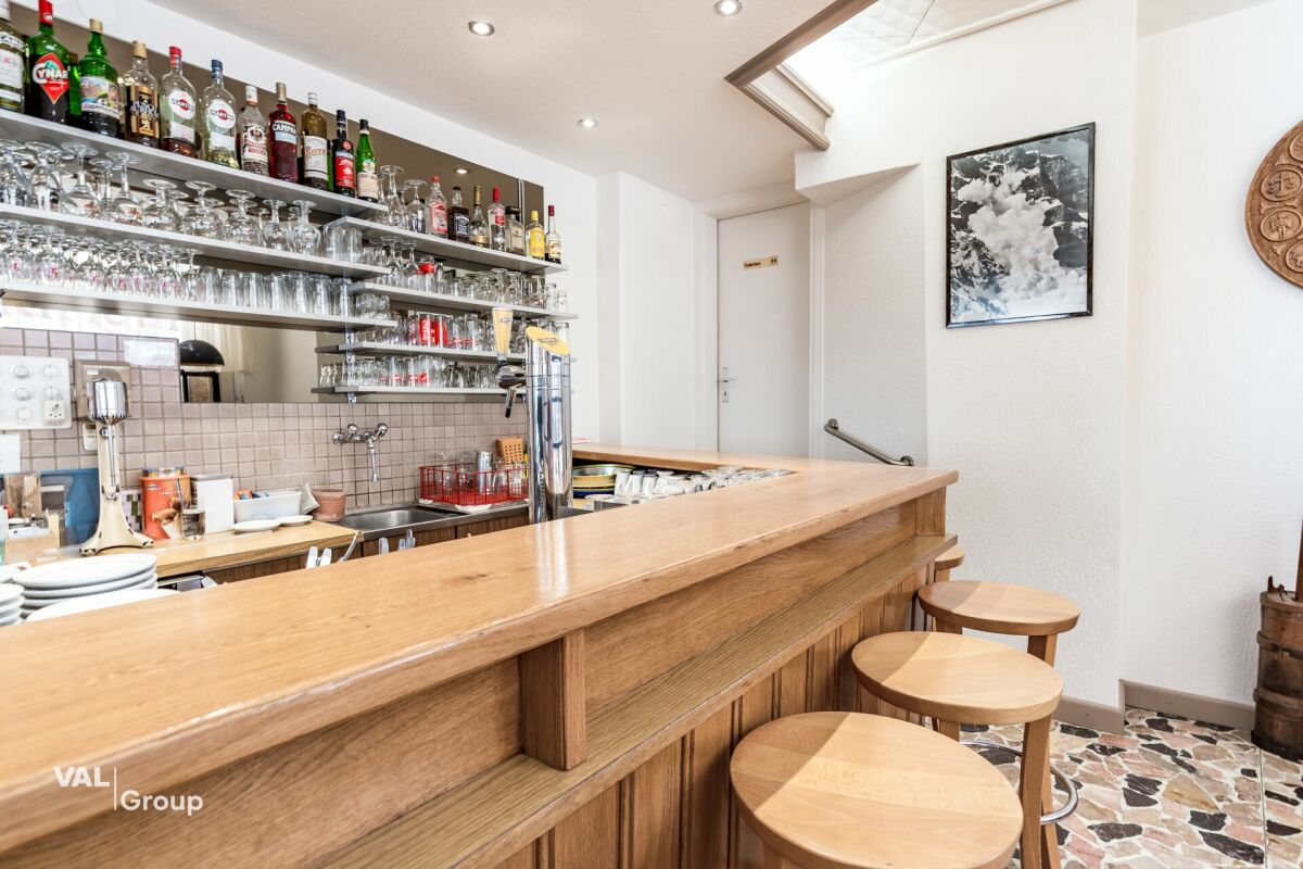 Bar-café avec terrasse, à reprendre !