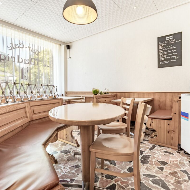 Bar-café avec terrasse, à reprendre !