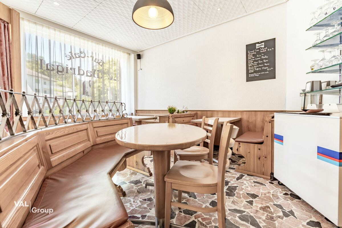 Bar-café avec terrasse, à reprendre !