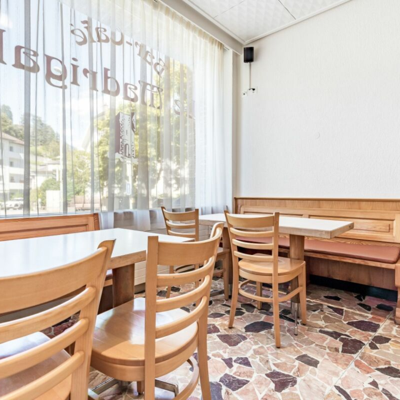 Bar-café avec terrasse, à reprendre !